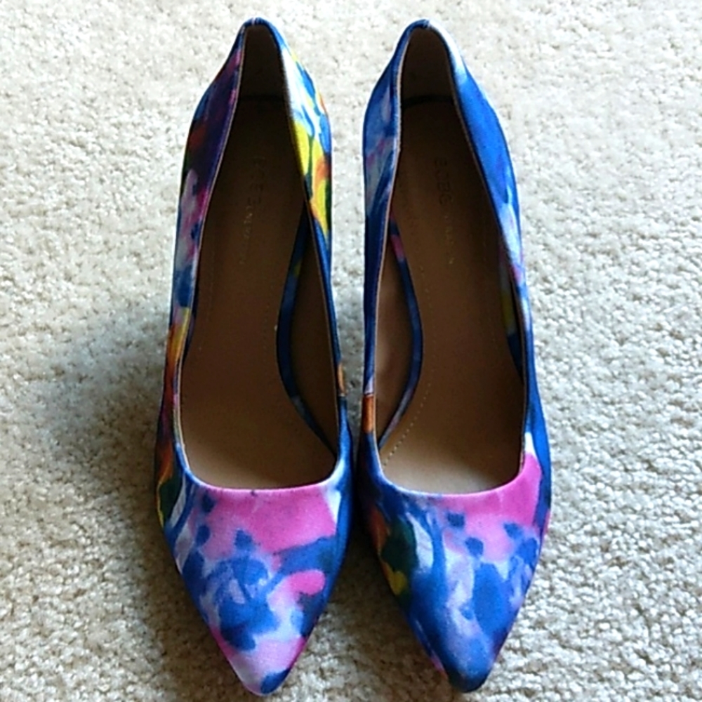 BCBG multi color shoe